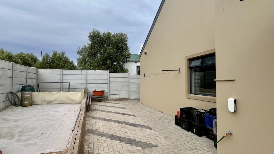 2 Bedroom Property for Sale in Hoogland Western Cape